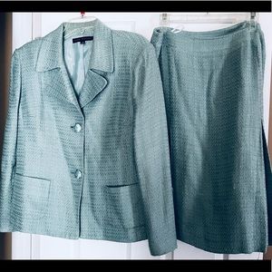 Spruce green wool and acrylic blended suit with the jacket and skirt.
